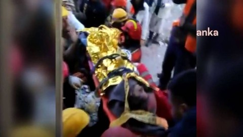 136'ncı saatte 7 yaşındaki İsra enkazdan kurtarıldı