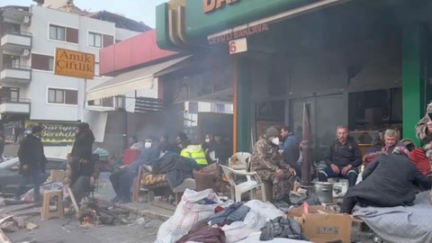 Hatay’da ailelerin bekleyişi devam ediyor