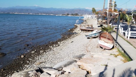 Muğla Fethiye’de deniz 10 metre çekildi!