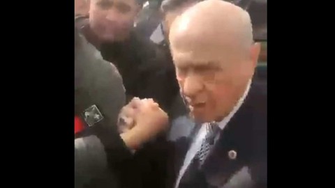 MHP Genel Başkanı Devlet Bahçeli, Elbistanlıları azarladı: Sessizlik olacak, dağılın gidin!