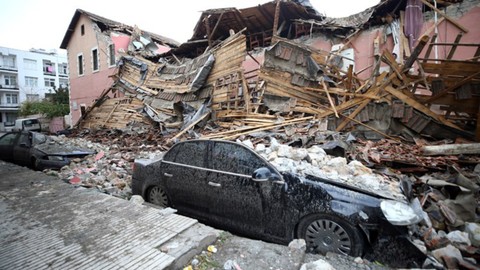 TİHV deprem bölgelerinde meydana gelen hak ihlallerini sıraladı