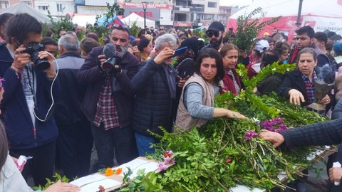 Depremin 40. gününde Samandağlılar, depremde yaşamını yitirenler için yürüdü