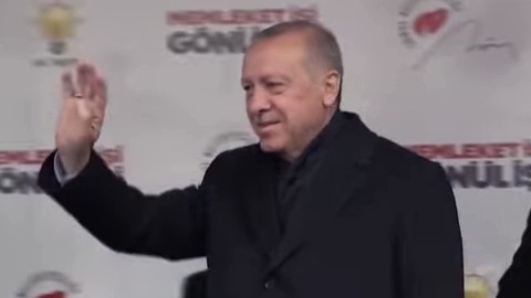 Bu defa QR kodlu Erdoğan videosu market raflarında