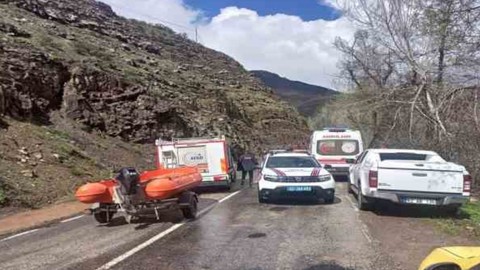 3 kişinin bulunduğu otomobil, Munzur Nehri’ne uçtu