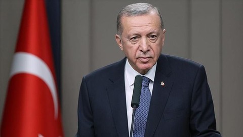 'Erdoğan Sayesinde' çıkartmalarını hazırlayan Mahir Akkoyun'dan, ekonomi vurgulu 'artık yeter' tasarımı