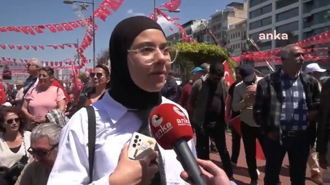Kılıçdaroğlu'nun İzmir mitinginde bir öğrenci: Bir kitaba 200 lira vermek istemiyorum artık