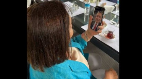 Selvi Kılıçdaroğlu, Kemal Kılıçdaroğlu ile görüntülü konuşmasını paylaştı: Ömrünü devlete ve siyasete vermiş biriyle hayatı paylaşmak zor