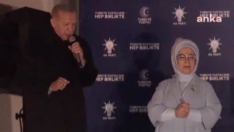 Erdoğan balkona çıktı: Seçimin ilk turda bittiğini henüz bilmiyoruz