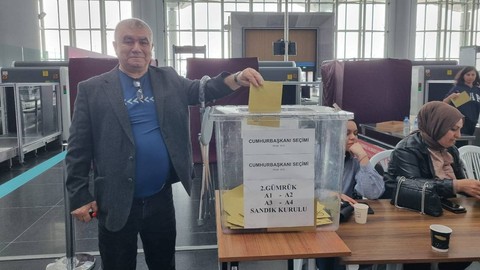 Türkiye yeniden sandık başına gidecek: İstanbul Havalimanı’nda oy verme işlemi sürüyor