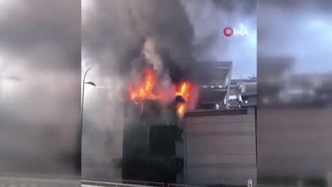 İstanbul'da bir AVM'de yangın: Çok sayıda ekip sevk edildi
