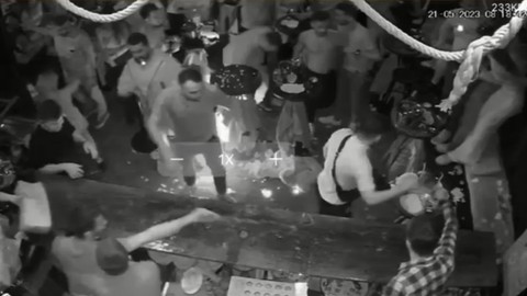 Gece kulübünde dehşet anları: Şov için dökülen ispirto yangına sebep oldu