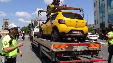 Başkasının ehliyetiyle trafiğe çıkan taksici, denetime takıldı