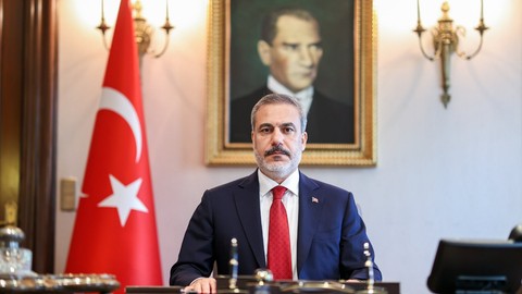 Dışişleri Bakanı Fidan yeni Yunan mevkidaşını tebrik etti