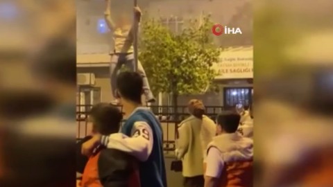 Asker eğlencesinde direğe çıkıp silahla ateş açan maganda yakalandı