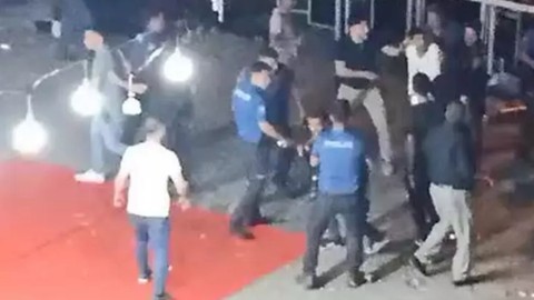 Düğünde polise taşlı, sopalı, baltalı saldırı