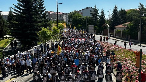 Madımak Oteli'ne yürüyüş: Katledilenler 30. yılda da anıldı... 'Sivas’ı yakanlar, AKP’yi kuranlar' sloganları