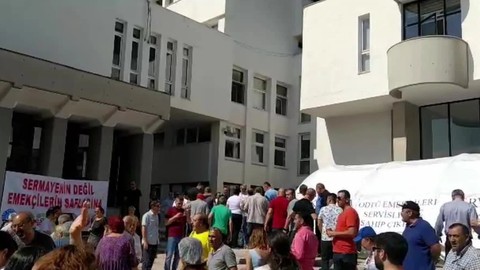 ODTÜ'de sendikalar servislerin kaldırılmasına karşı eylem yaptı