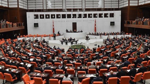 'En insafsız IMF programından bile daha insafsız' demişlerdi ama oylama sırasında muhalefet tatile çıktı!