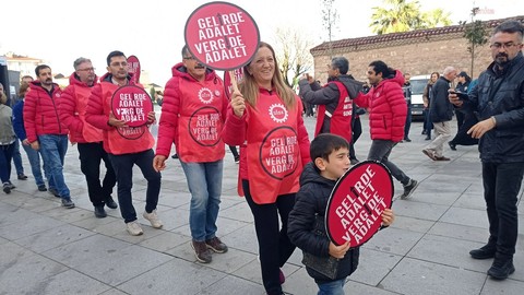 DİSK’in “vergide adalet, gelirde adalet” yürüyüşü 2. gününde Gebze’den yola çıktı