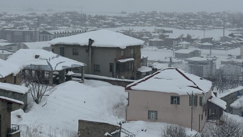 Yüksekova'da uçak seferleri iptal edildi!