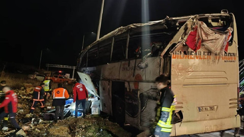 Mersin'deki kazanın yeni görüntüleri ortaya çıktı: Şoför hızlı gidince virajı alamamış