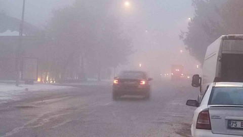 Ardahan’da yoğun sis görüş mesafesini 20 metreye kadar düşürdü