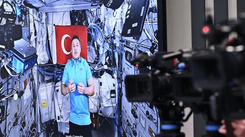 Alper Gezeravcı uzayda neler yaptığını gazetecilere anlattı