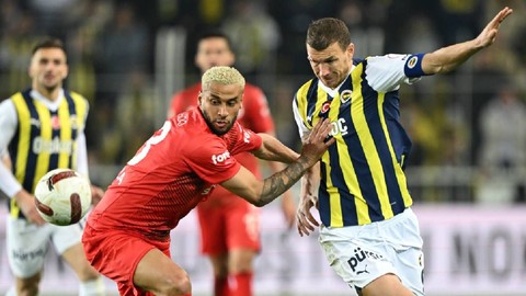 Hakemler son kararı verdi: İrfan Can Kahveci'nin pozisyonu penaltı mı?