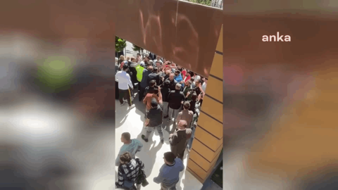 Gaziosmanpaşa'da yeniden sayım sırasında gerginlik anları kameralara yansıdı