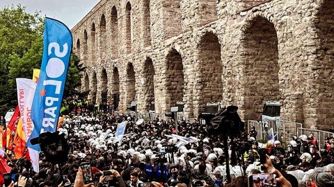 1 Mayıs'ta gözaltına alınan 65 kişi adliyeye sevk edildi