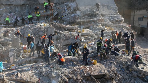 Depremde yıkılan Dündar Apartmanı'nın 2 müteahhidine hapis cezası