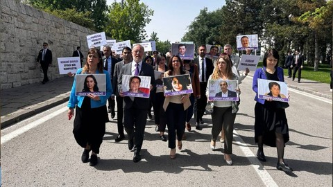 DEM Parti milletvekilleri, Adalet Bakanlığı'na yürüdü