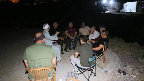 Kur'an kursu inşaatının yıkımı iddiasına karşı mahalle sakinleri nöbete başladı