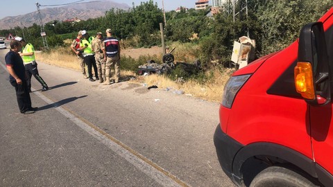 Lastiği Patlayan Otomobil Takla Attı: 5 Yaralı