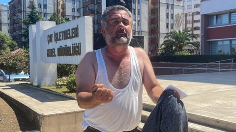 Çaykur'u Soyunarak Protesto Etmeye Çalıştı!