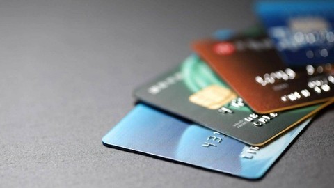 Ünlü Ekonomistten Endişelendiren İddia: Kredi Kartında Taksit Kaldırıldı mı?