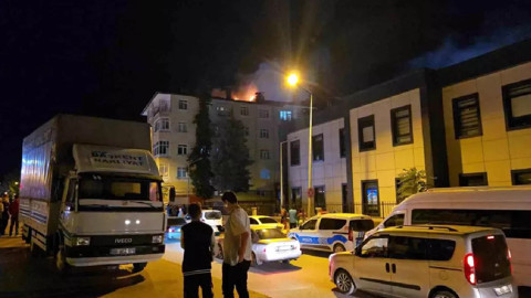 Elektrik Kontağı 2 Daireyi Kullanılamaz Hale Getirdi