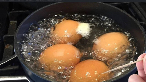 Yumurtayı Çatlatmadan Haşlamanın Sırrı Ortaya Çıktı: Meğer Bu Kadar Kolaymış