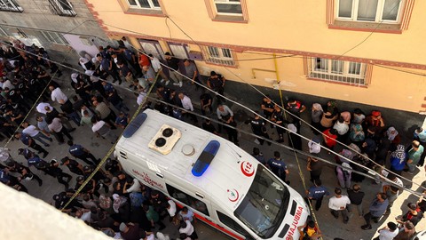 Eşini ve 4 Çocuğunu Öldürdükten Sonra İntihar Etti