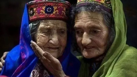 130 Yaşına Kadar Yaşayan Hunza Türkleri'nin Yaşam Sırrı Ortaya Çıktı: Sofralarından Asla Eksik Etmiyorlar