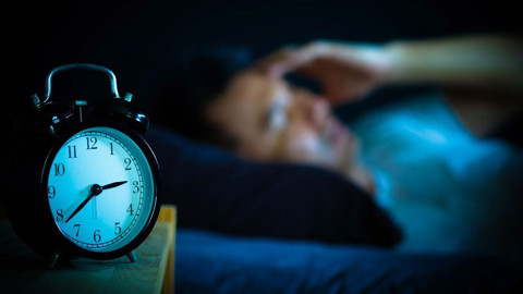 Uykuya Hızlı Dalıp Gece Uyanmamak İçin 4-7-8 Nefes Tekniğini Uygulayın