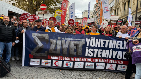 Doktorlar 'Eziyet Yönetmeliği'ne Karşı İş Bıraktı