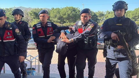 Kırmızı Bültenle Aranan Bir Suçlu Daha Türkiye'den Çıktı
