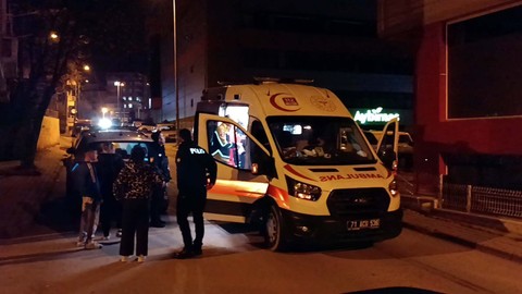 Boşanma Aşamasında Yine Erkek Dehşeti: Kayınvalidesini Bıçakladı, Hamile Eşi ve Kayınbabasını Dövdü!