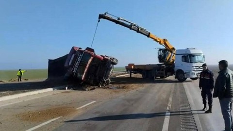 Yan Yatan TIR'ın Sürücüsü Yaralandı