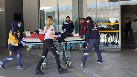 Kocaeli’de Korkutan Olay, 2 Katlı Binanın Balkonundan Aşağı Düştü