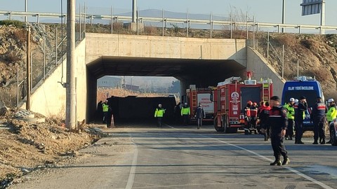 Denizli'de İşçileri Taşıyan Midibüs Devrildi: Ölü ve Yaralılar Var