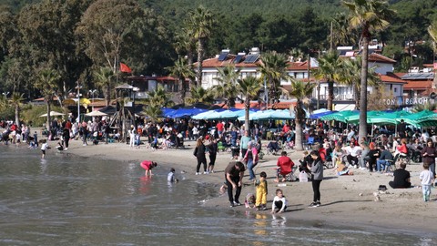 Muğla'da Vatandaşlar Sahillere Akın Etti