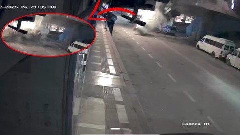 Freni Boşalan Kamyon Önüne Kattığı Araçlarla Köprüden Uçtu