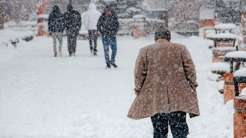 Meteoroloji'den Yola Çıkacaklara Uyarı: Sıcaklık 10 Derece Birden Düştü, Kuvvetli Kar Var